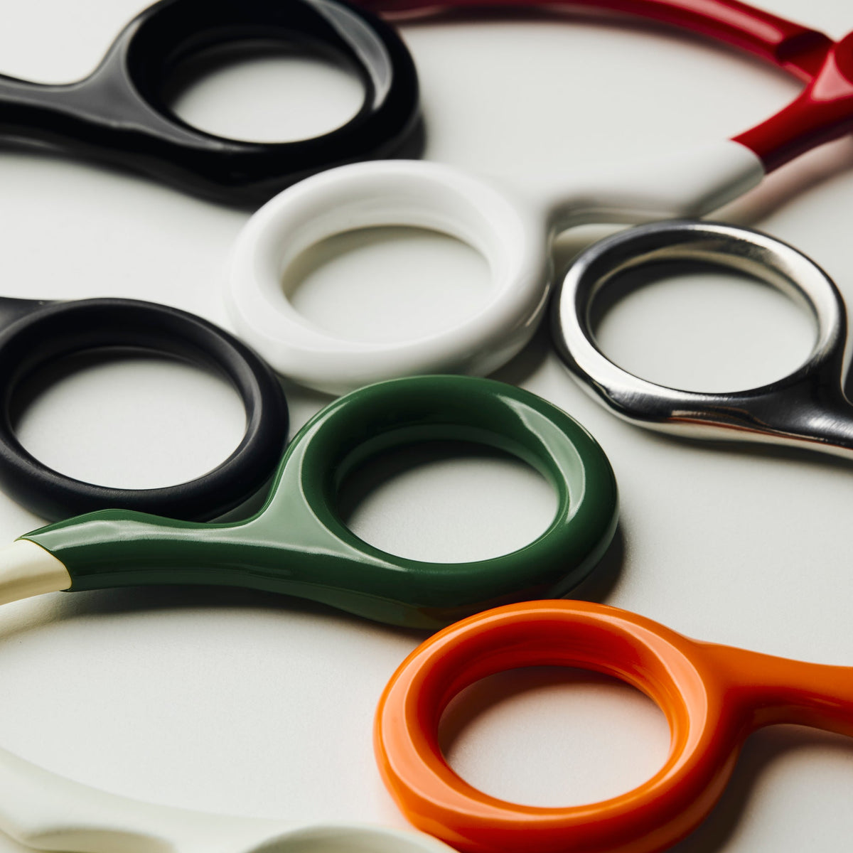 Detalj av håndtakene på Craighill Spectra Scissors i flere farger