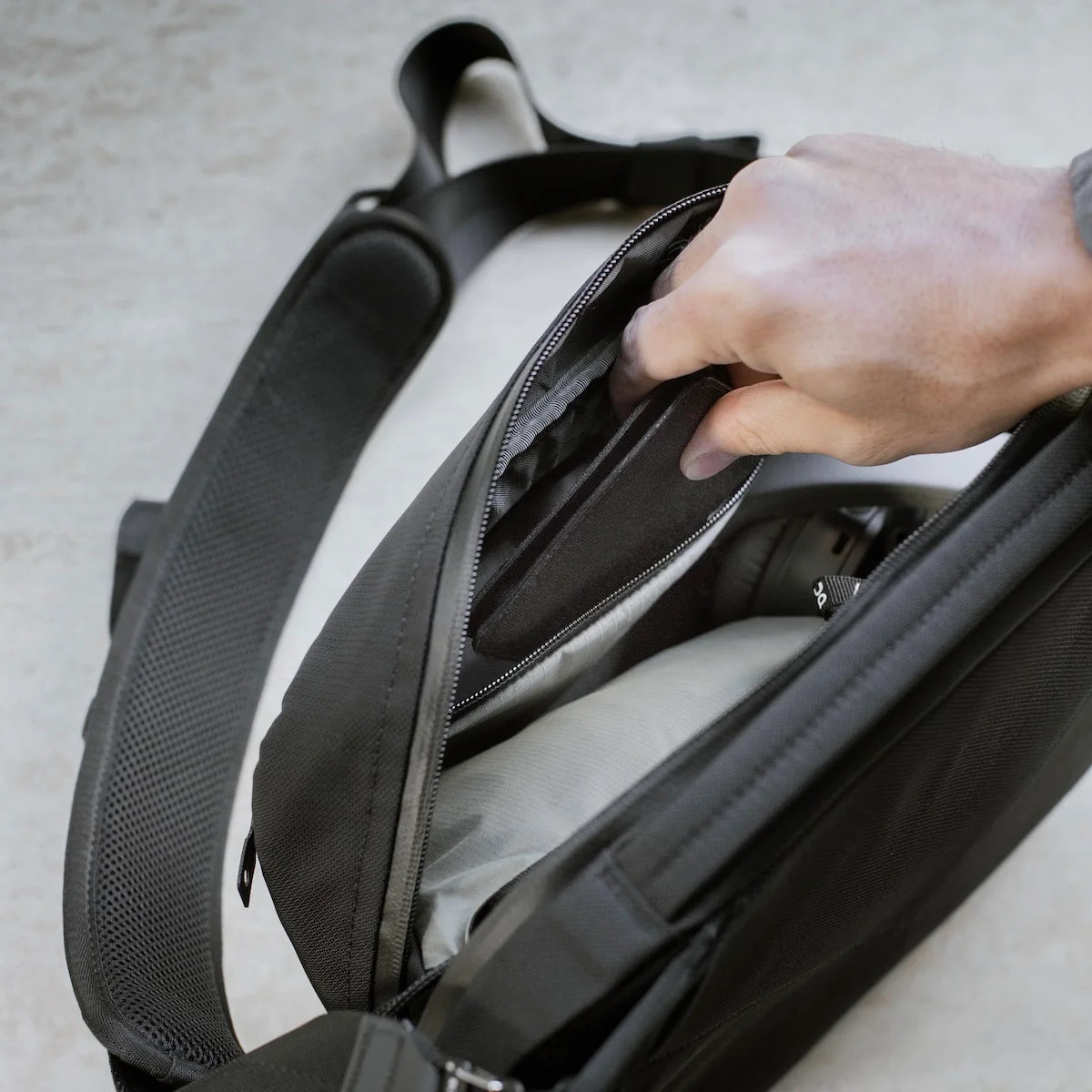 Black Ember Grip Sling 09 Embertex™ Pfas Free 9L, Jet Black