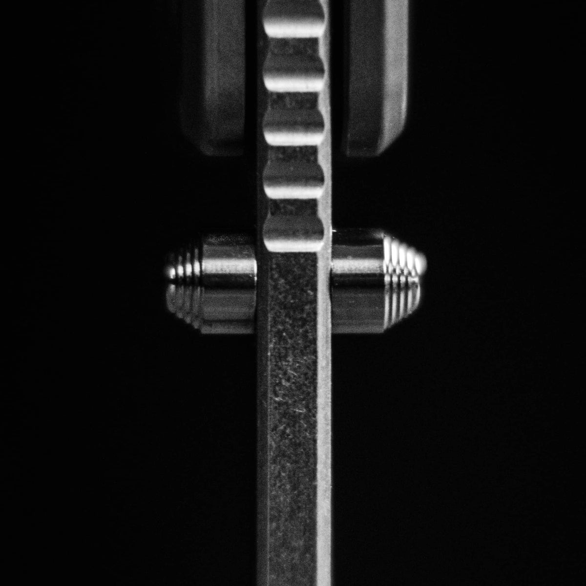 Big i Design Ti Manu Pocket Knife
