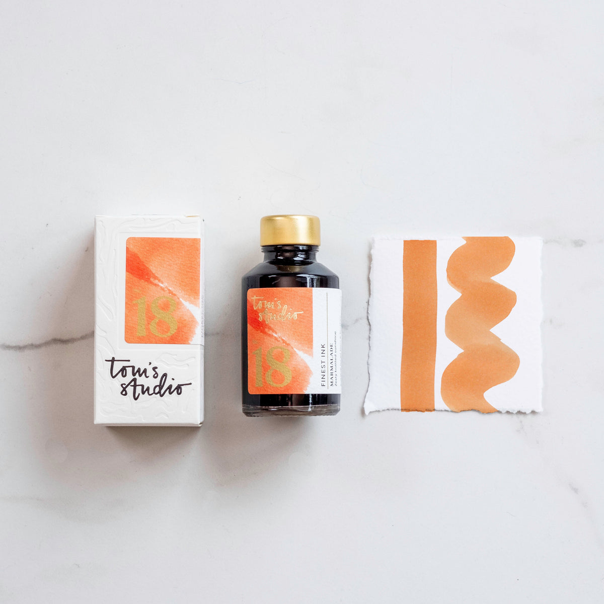 Tom’s Studio Fountain Pen Ink, 18 Marmalade, flaske, emballasje og fargeprøve