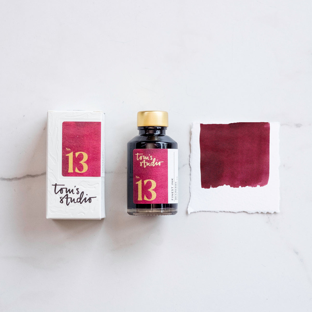 Tom’s Studio Fountain Pen Ink, 13 Mulberry, flaske, emballasje og fargeprøve