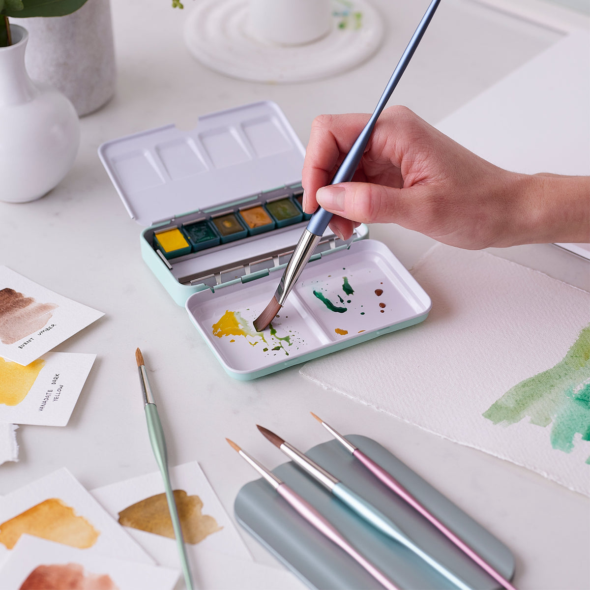Tom’s Studio Landscape Watercolour Collection, akvarellfarger og reiseskrin i bruk