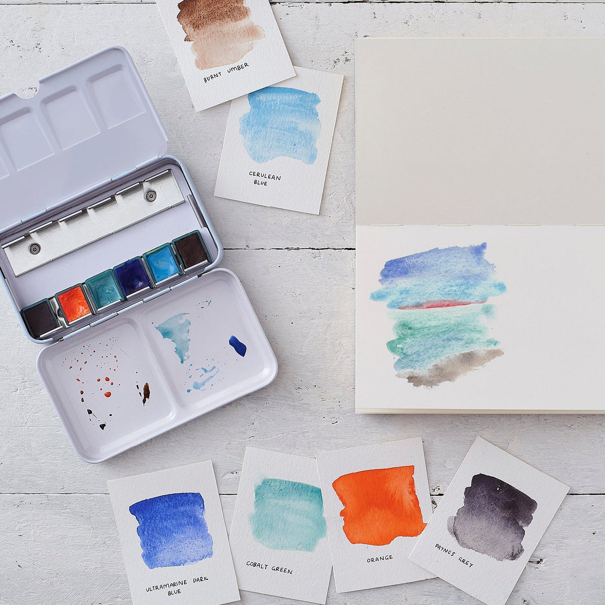 Tom’s Studio Seascape Watercolour Collection, akvarellfarger og reiseskrin i bruk