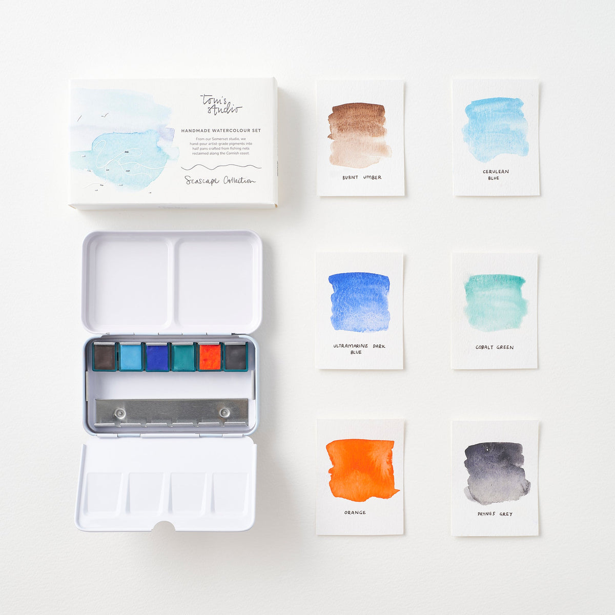 Tom’s Studio Seascape Watercolour Collection, åpent reiseskrin med seks farger og fargeprøver