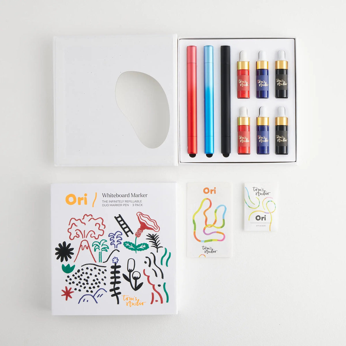 Tom’s Studio Ori Whiteboard Set (3 Pen), Red/Blue/Matte Black, tre penner, blekk og tilbehør i emballasjen