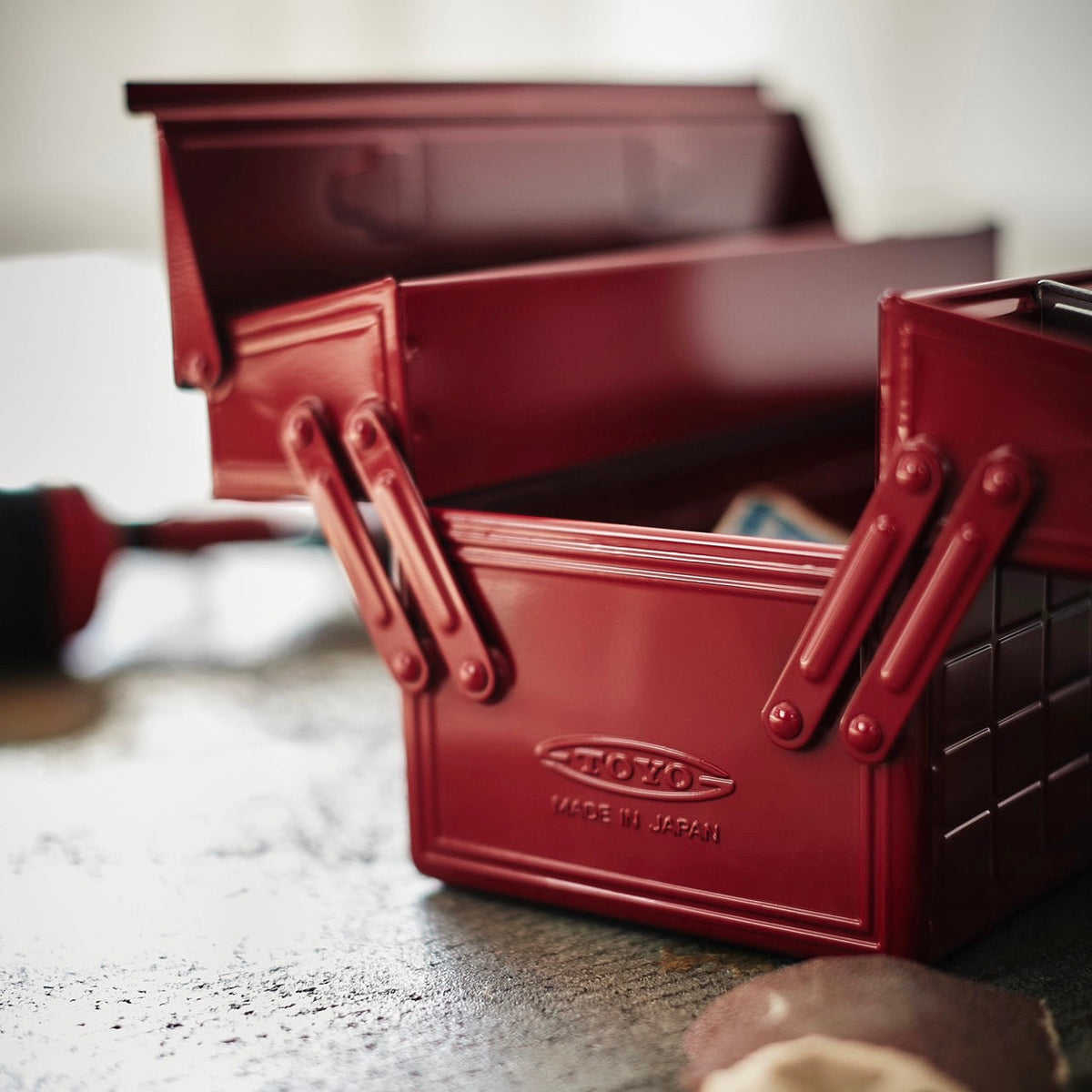 TOYO STEEL ST-350 Red, åpen med de øvre brettene trukket ut
