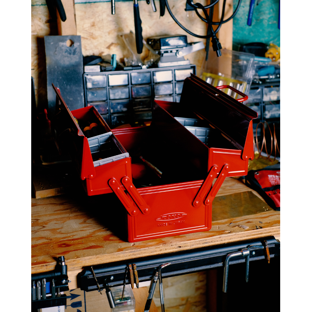 TOYO STEEL ST-350 Red, åpen med verktøy i et verksted