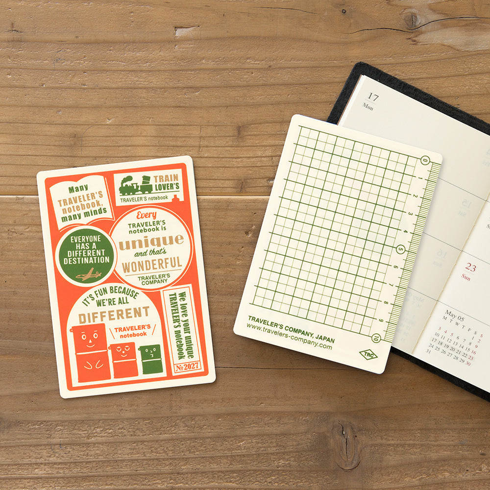 Traveler's Company Plastic Sheet 2027 (Passport Size), detalj og bruk